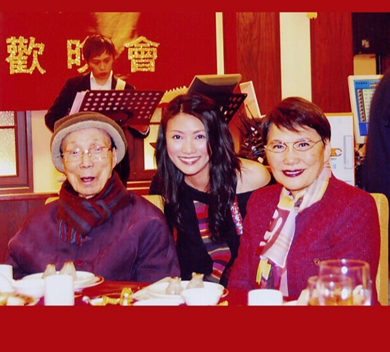 tvb|42岁TVB女星宣布离巢，效力12年晒往日照感触：值得用一生来回味