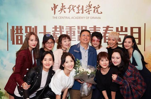 蓝盈莹|这些八竿子打不着的明星竟是同学：papi酱颖儿，林更新张大大