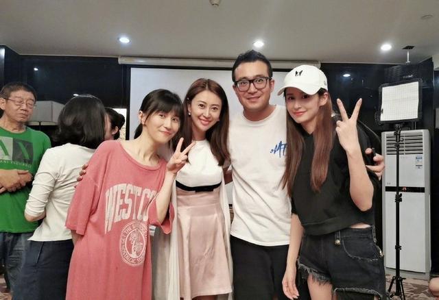 蓝盈莹|这些八竿子打不着的明星竟是同学：papi酱颖儿，林更新张大大