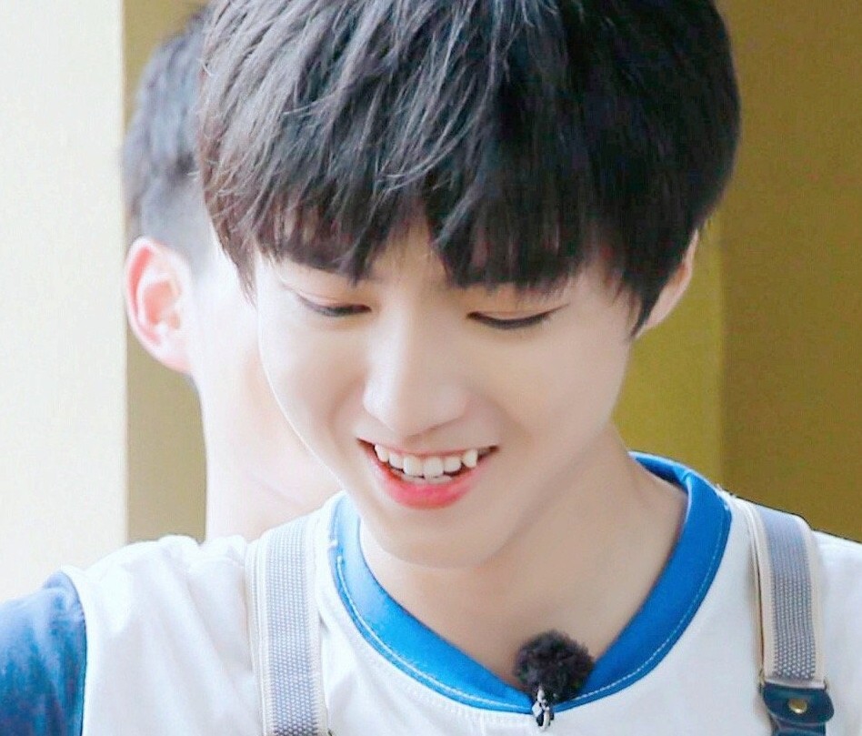 铁憨憨!李佳琦的牙莫名喜感像嗯哼和ross,王俊凯刘昊然虎牙超甜