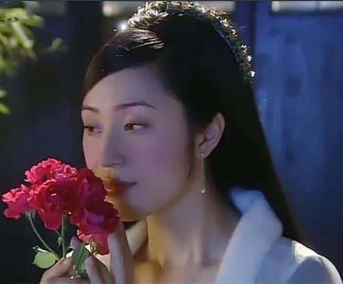 朱茵|看多了塑料姐妹花明撕暗婊，这种闺蜜情也太让人羡慕了吧