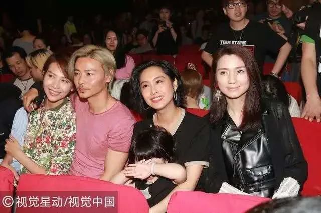 朱茵|看多了塑料姐妹花明撕暗婊，这种闺蜜情也太让人羡慕了吧