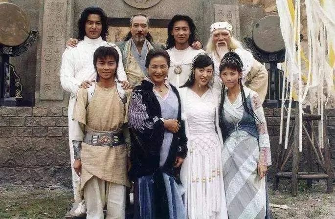 朱茵|看多了塑料姐妹花明撕暗婊，这种闺蜜情也太让人羡慕了吧