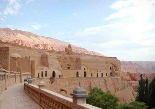 木俑|阿斯塔那出土一尊木俑，它构造特殊，号称是木俑界的“变形金刚”