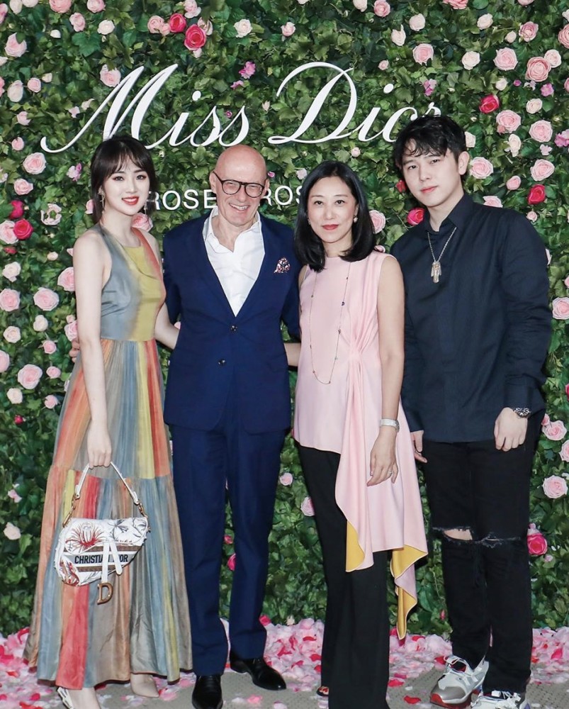 任正非|任正非将小女儿保护得太好，不走姐姐孟晚舟老路，转型进军时尚圈