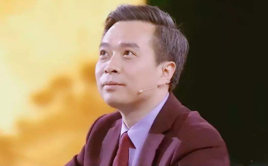 月下独酌四首|诗词大会王立群点评《月下独酌》，康震认为他的理解错了，谁高明