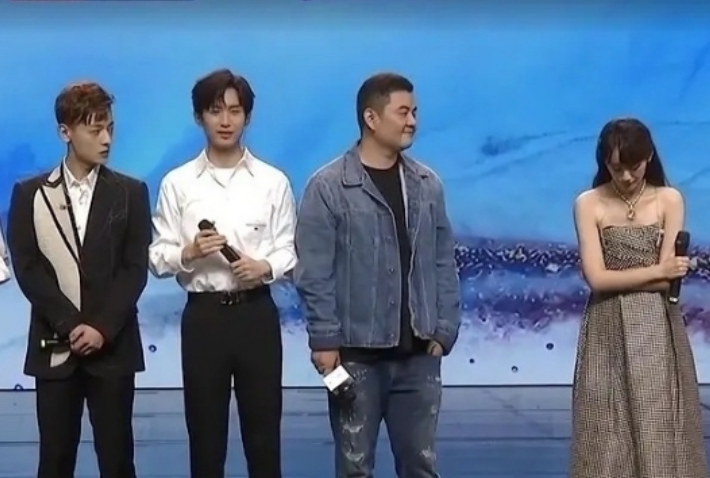 成毅|30岁成毅和16岁边程，出戏后谁更让女主尴尬？