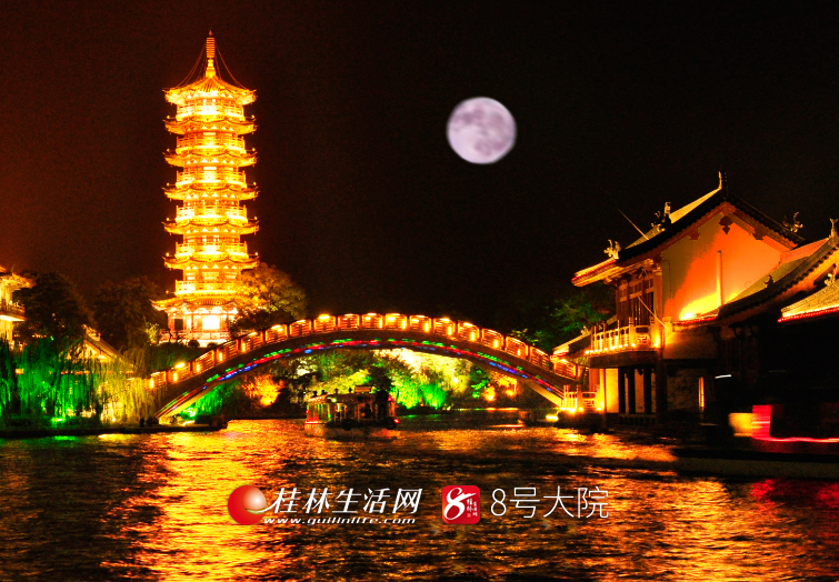 木龙湖 桂林供电局供图霓虹灯掩映着金碧辉煌的虹桥.