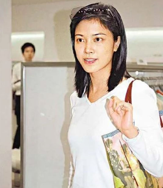 离婚后再嫁豪门,被婆家宠上天_腾讯新闻