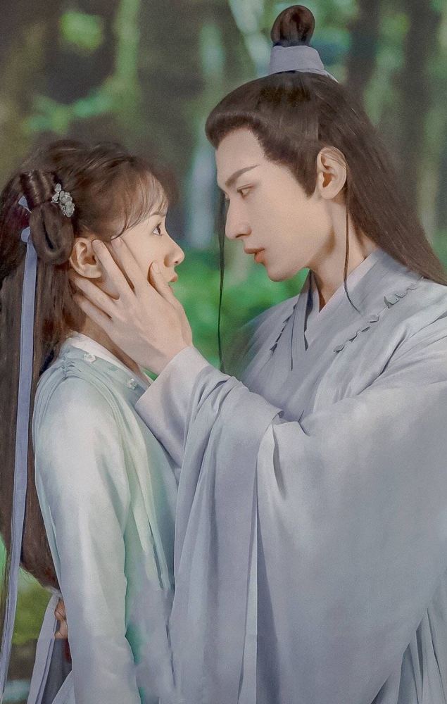 成毅|成毅活动把袁冰妍当工具人，引发脱粉，电视演员排名也跌了好几名