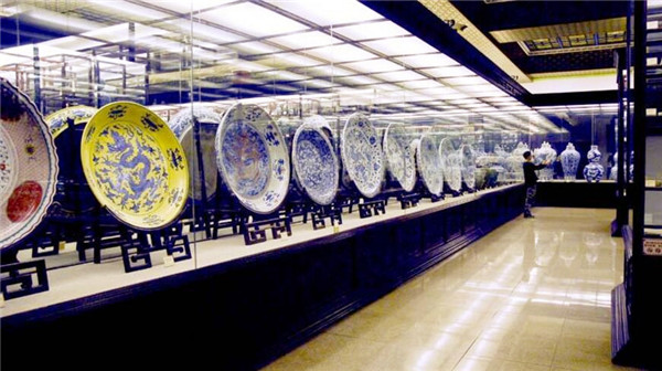 英国|中国男子继承英国农场，从中挖出10万件珍贵中国文物，价值数十亿