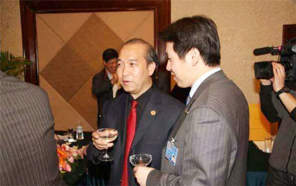 英国|中国男子继承英国农场，从中挖出10万件珍贵中国文物，价值数十亿