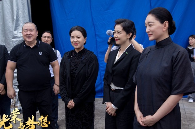 高圆圆|高圆圆复出拍戏演宋美龄，搭档“宋庆龄”李小冉，花絮照气质超群