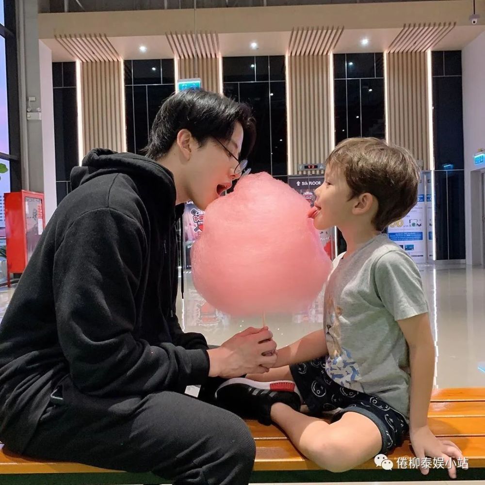 泰星mike含泪受访:不想成为个只能付钱,却见不到儿子的父亲