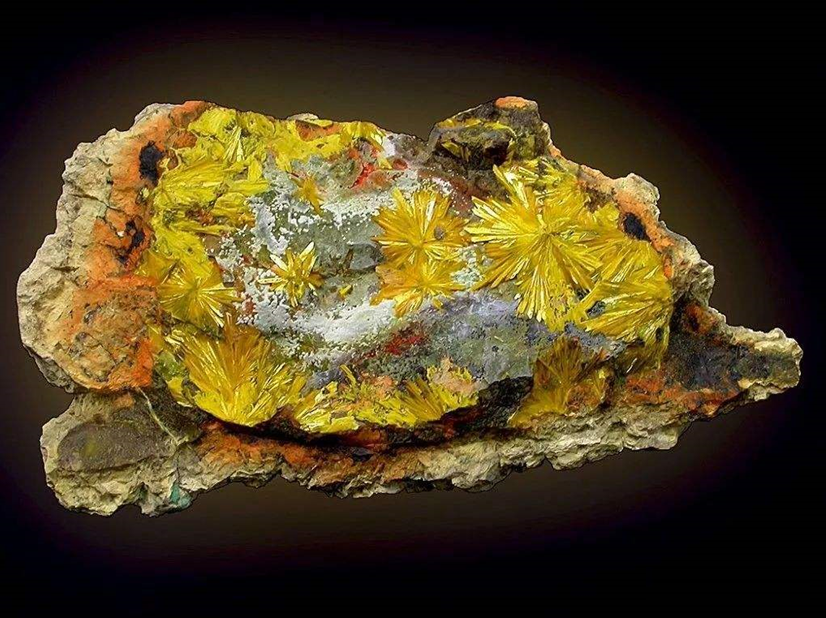 铀矿原石图片图片