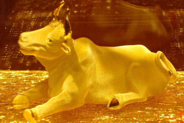 致1973年"丑牛"的一生宿命:47岁后是穷是富?家有属牛人速看