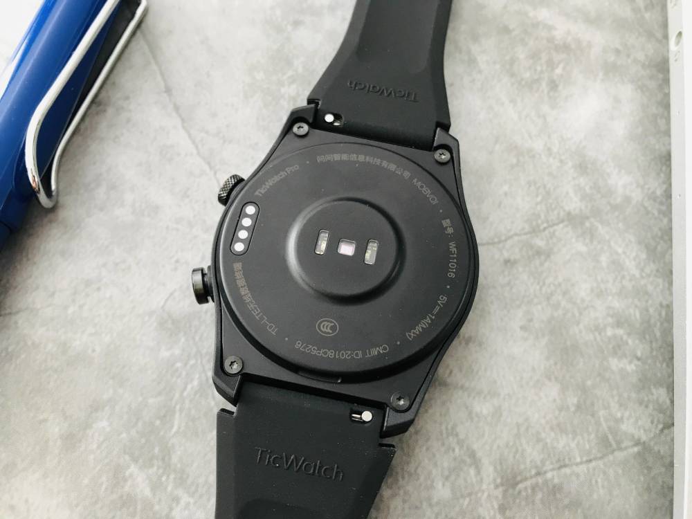 ticwatch pro2020 4g版晒单,浅谈智能手表和手环的区别_腾讯新闻