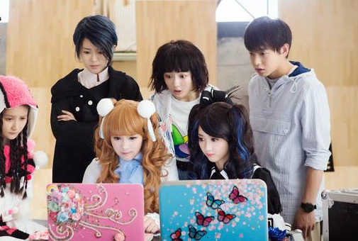 剧中的千指大人是一位二次元少女,性格比较孤僻,却非常善良有主见.