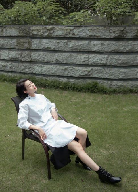 胡杏儿|胡杏儿带奕霆仔打疫苗，他不仅没哭，跟妈妈合照时还开心做鬼脸