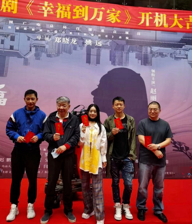 赵丽颖|赵丽颖农村造型曝光，33岁演农村小媳妇毫无违和感，风格淳朴酷似刚出道