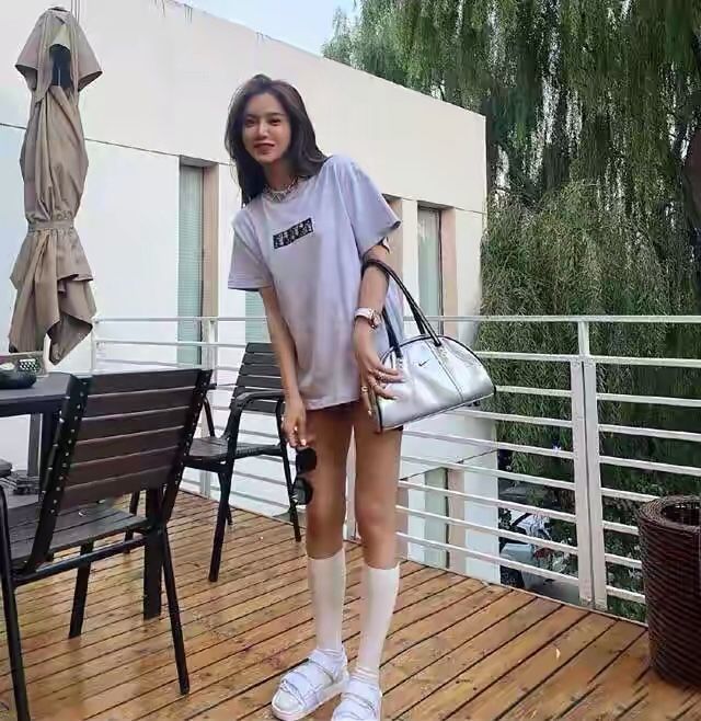 美娜除了是詹姆斯粉丝之外这个身份谁知道