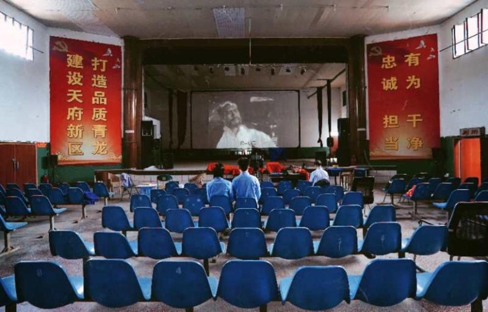 消失的乡镇电影院回来了四川彭山67岁放映员坚守45年已放上万场