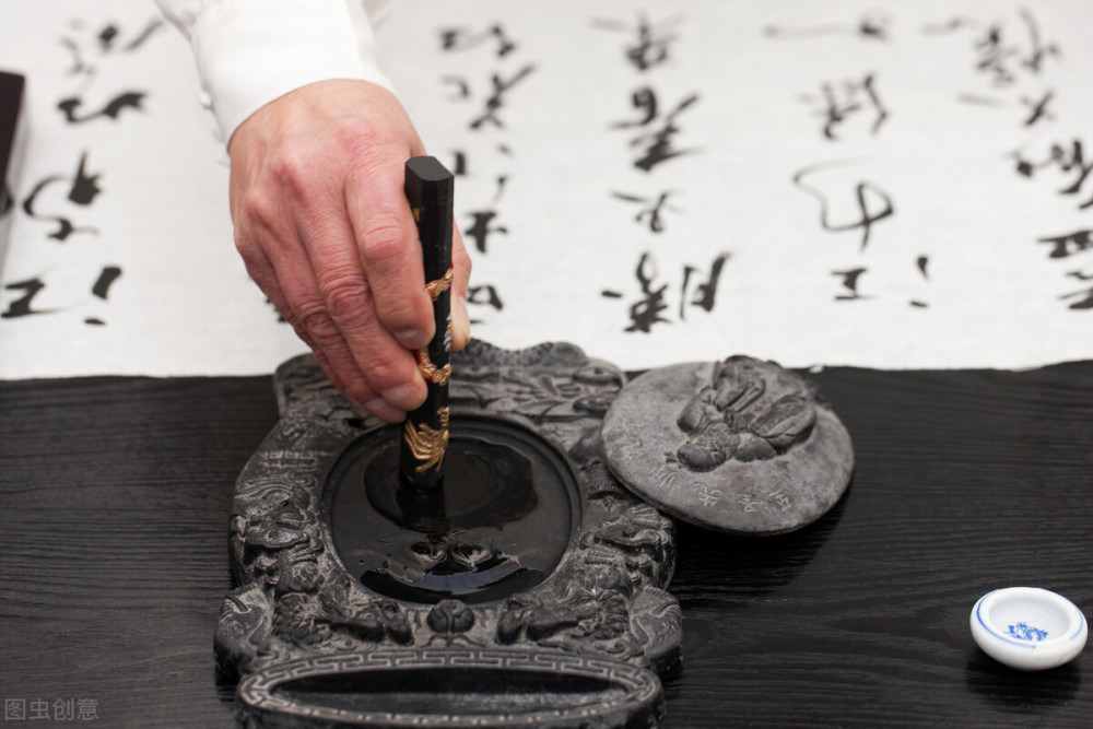 大方广佛华严经|用嘴写书法，为啥能被粉丝推崇为当代王羲之，引专家怒怼没艺术性