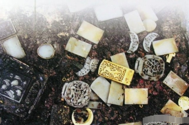 明朝最奢华的皇室墓地，藏有五千多件珠宝，墓门敞开，却从未被盗