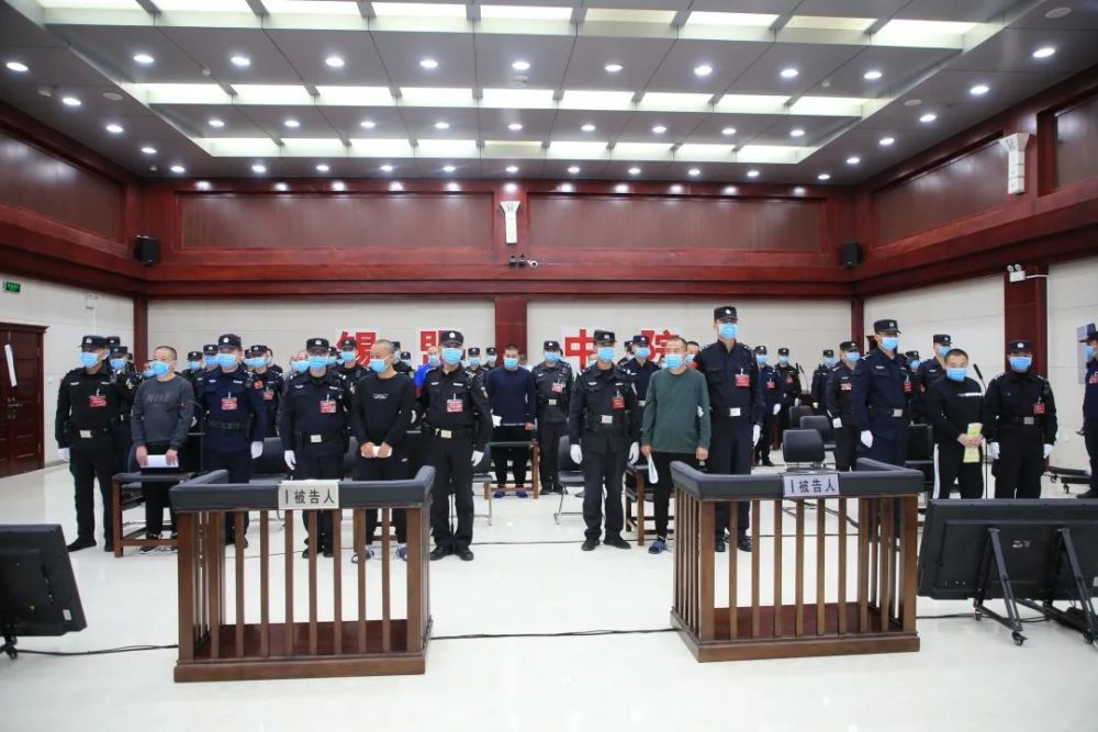 内蒙古锡林郭勒盟:公开开庭审理被告人夏景魁等22人涉黑一案