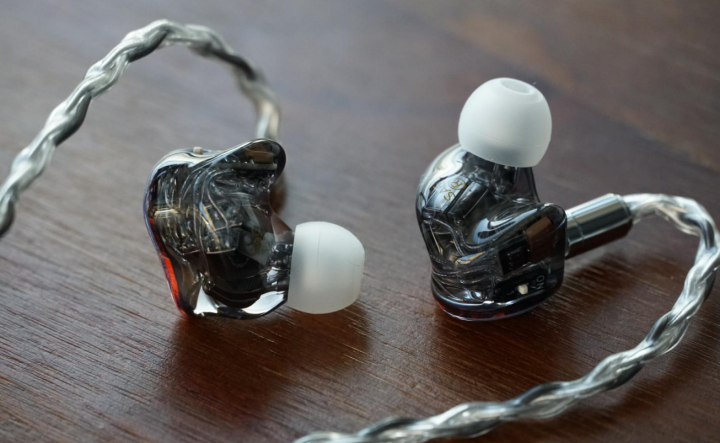 国产高端动铁耳机起飞中国国际耳机展高达3998元的它获得金奖