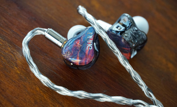 国产高端动铁耳机起飞中国国际耳机展高达3998元的它获得金奖