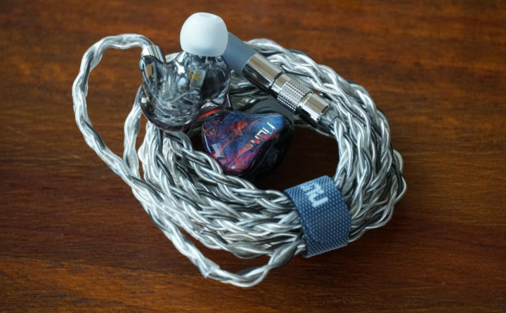 国产高端动铁耳机起飞中国国际耳机展高达3998元的它获得金奖