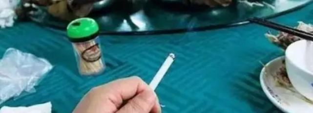 心肌梗塞|42岁男子，深夜突发心梗，骤然离世，人至中年，饭后2件事尽量少做