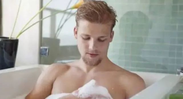 心肌梗塞|42岁男子，深夜突发心梗，骤然离世，人至中年，饭后2件事尽量少做