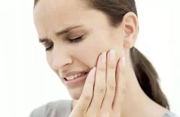 心肌梗塞|42岁男子，深夜突发心梗，骤然离世，人至中年，饭后2件事尽量少做