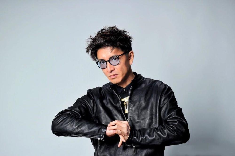 工藤静香|木村拓哉17岁次女晒照，皮衣造型太像爸，超帅！工藤静香嘟嘟嘴与爱犬合影