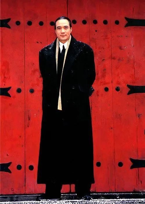 老戏骨|70岁老戏骨情史荒唐，已婚抛弃17岁女星，5个孩子年龄差37岁