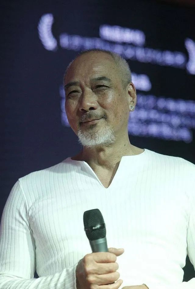 老戏骨|70岁老戏骨情史荒唐，已婚抛弃17岁女星，5个孩子年龄差37岁