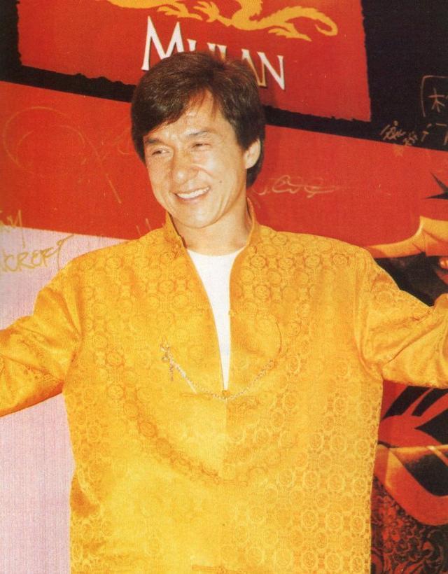 成龙|唱得甜蜜蜜，爱得惨兮兮，当年成龙为什么“不待见”邓丽君？