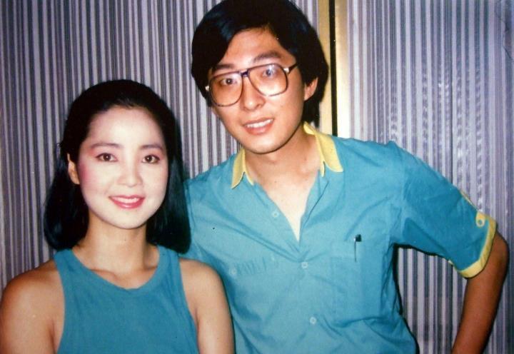 成龙|唱得甜蜜蜜，爱得惨兮兮，当年成龙为什么“不待见”邓丽君？