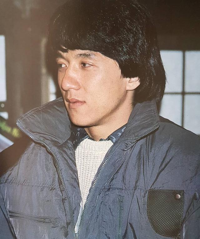 成龙|唱得甜蜜蜜，爱得惨兮兮，当年成龙为什么“不待见”邓丽君？