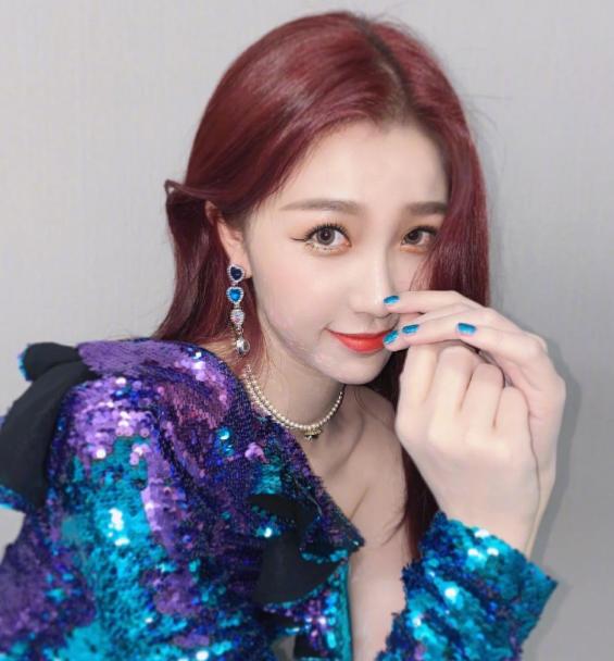 虞书欣|不愧是流量女王！虞书欣预定四档常驻综艺，刘雨昕要加油了