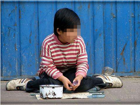 20多年的失踪案女子十来岁被拐卖一路乞讨来到浙江诸暨终于寻回亲人