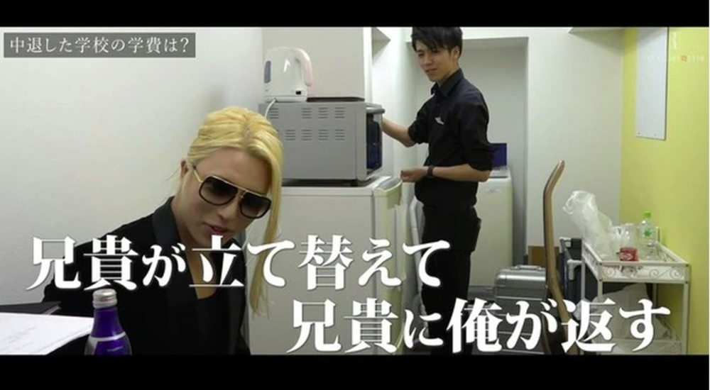 日本_娱乐|日本“帝王级”牛郎整容前旧照曝光，曾教唆弟弟辍学入行惹争议