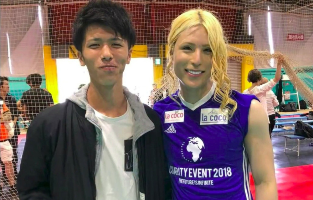 日本_娱乐|日本“帝王级”牛郎整容前旧照曝光，曾教唆弟弟辍学入行惹争议