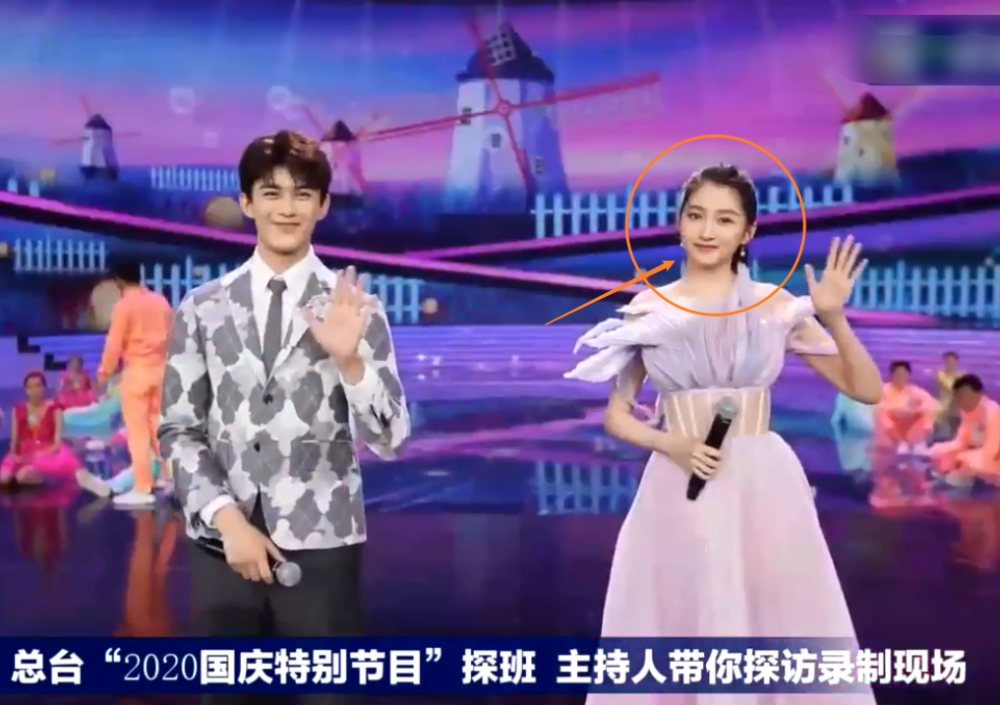 关晓彤|都说关晓彤看上去很壮，当她出现央视无精修镜头里，身材认真的？