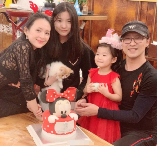 章子怡|章子怡谈日常生活接地气，儿子小名首曝光，二胎散养用穿都是旧的