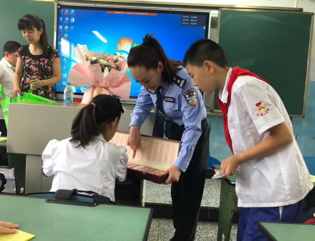 牛佛中学是走进校园的第一站.