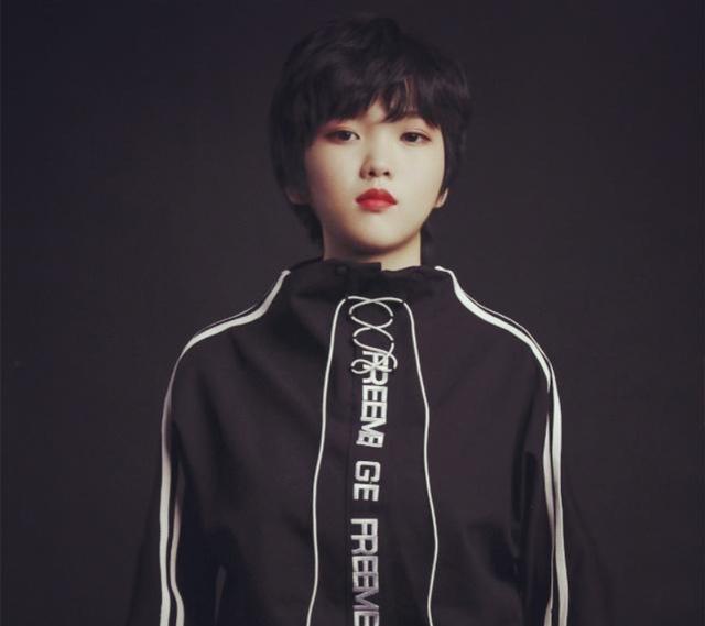 烤羊腿成名事迹和现在的和平精英人气一哥不求人十分相似.