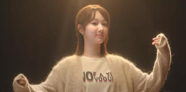 肖战|肖战《余生》大讲土味情话，爆笑晒表情包回应：怪不好意思的